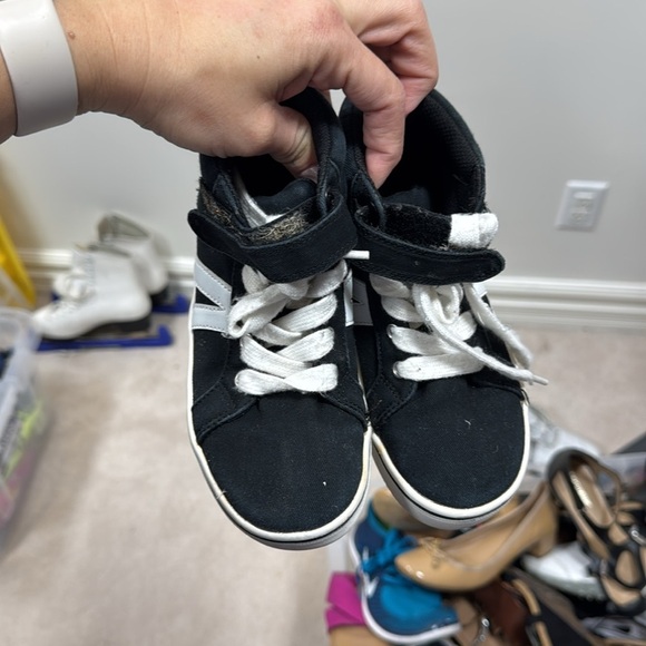 Size one runners - Picture 2 of 3